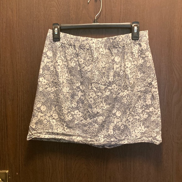 Size 4 JCREW skirt - Picture 2 of 3